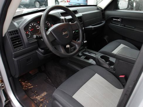 Used 2010 Jeep Liberty Sport AWD/4WD image 9