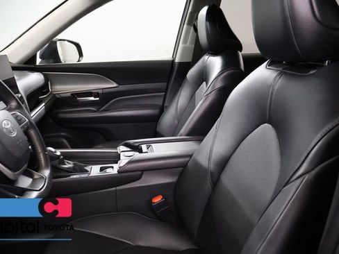 Certified 2024 Toyota Grand Highlander AWD image 12
