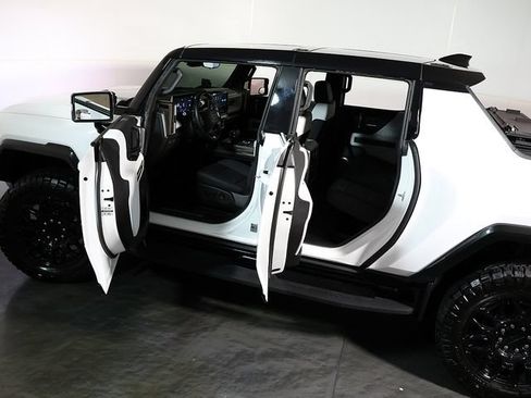 Used 2025 GMC Hummer EV 2X w/ LPO, Illumination Package AWD/4WD image 5
