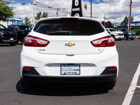 Used 2018 Chevrolet Cruze LT w/ Convenience Package FWD image 3