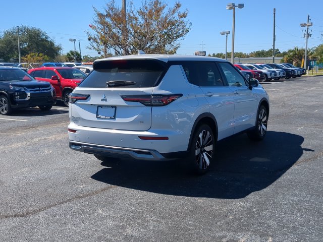 Used 2025 Mitsubishi Outlander SE FWD image 6
