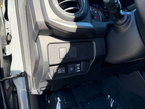 Used 2021 Toyota Tacoma TRD Off-Road w/ Technology Package AWD/4WD image 19