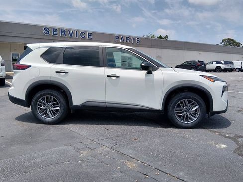 Used 2024 Nissan Rogue S AWD/4WD image 3