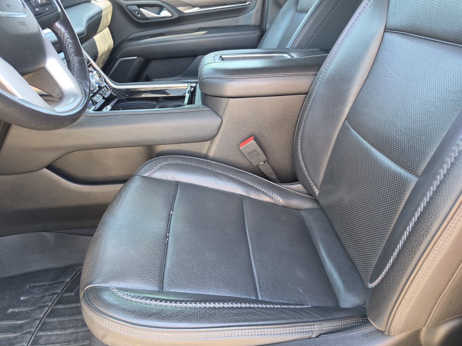 Used 2021 GMC Yukon Denali w/ Denali Premium Package AWD/4WD image 8