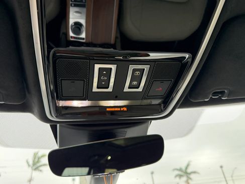 Used 2018 Land Rover Range Rover HSE image 14