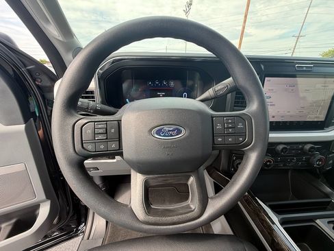 Used 2025 Ford F250 XLT w/ Black Appearance Package AWD/4WD image 21