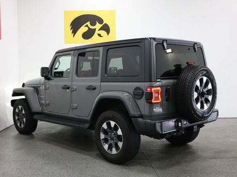 Used 2022 Jeep Wrangler Unlimited Sahara w/ Dual Top Group AWD/4WD image 9