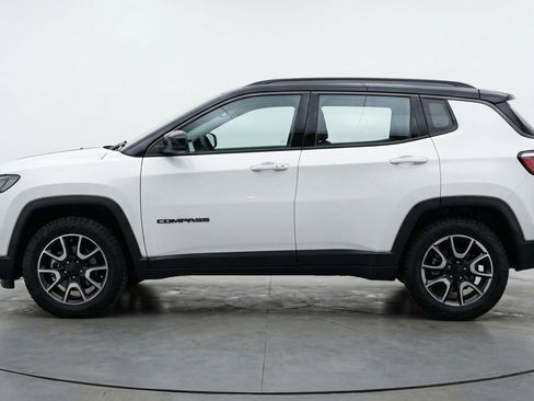 Used 2025 Jeep Compass Trailhawk AWD/4WD image 5