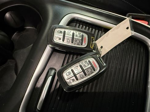 Certified 2024 Chrysler Pacifica Touring-L AWD/4WD image 42