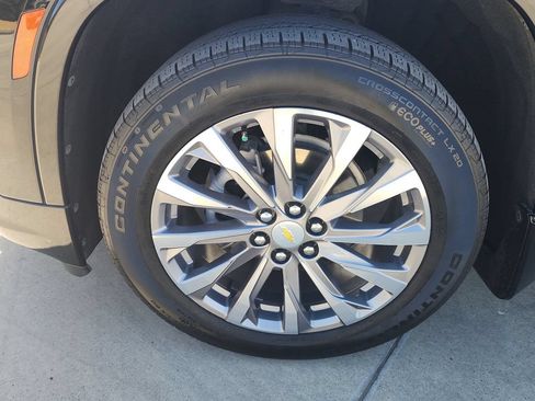 Used 2023 Chevrolet Traverse Premier w/ LPO, Cargo Package FWD image 10
