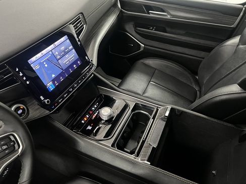 Used 2024 Jeep Wagoneer L Series II w/ Premium Group I image 46