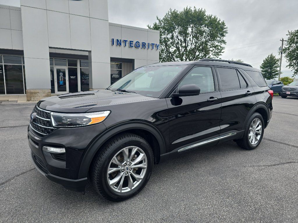 Used 2021 Ford Explorer XLT w/ Equipment Group 202A AWD/4WD image 2