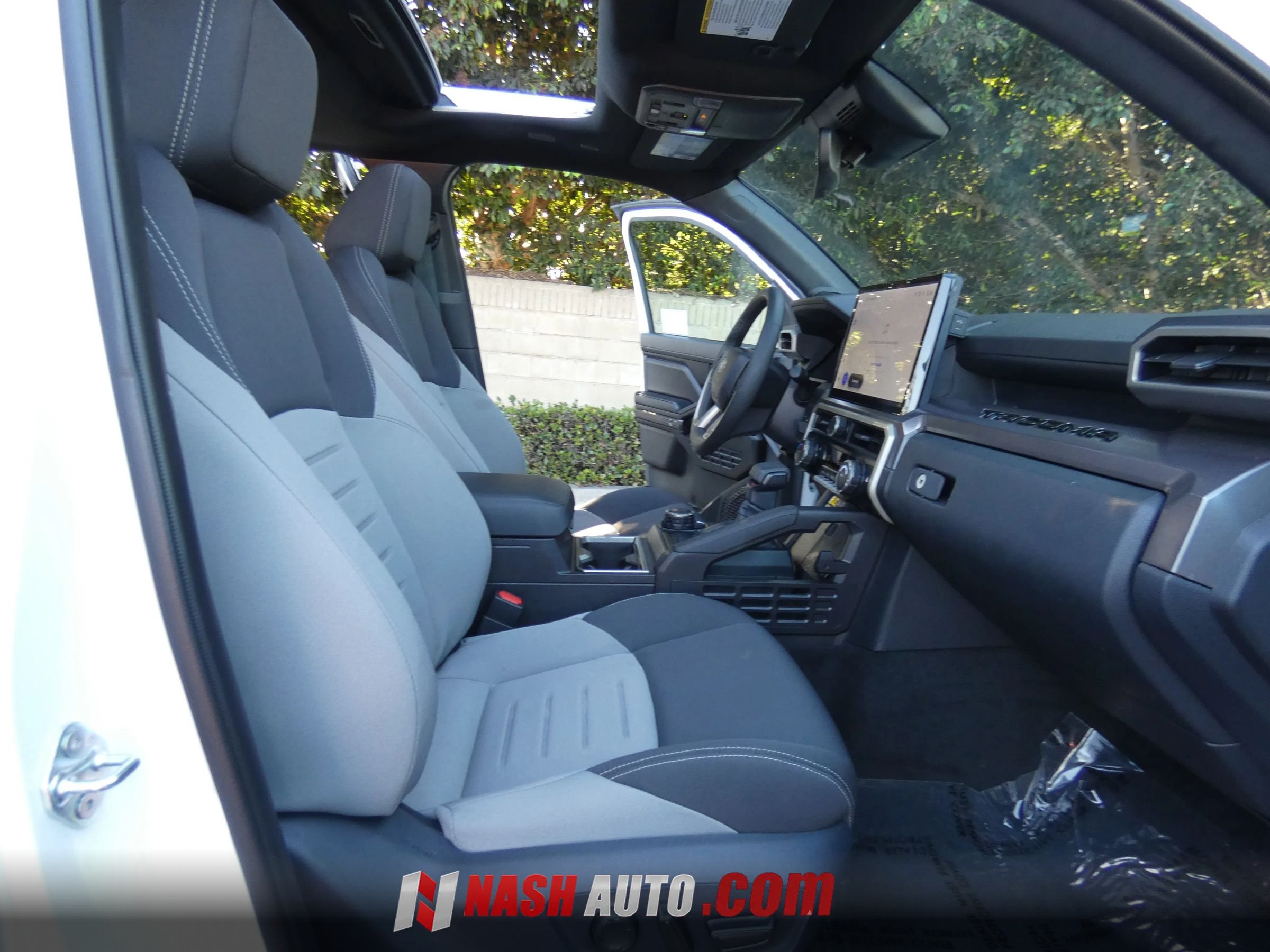 Used 2026 Toyota Tacoma TRD Sport w/ TRD Sport Upgrade Package AWD/4WD image 27