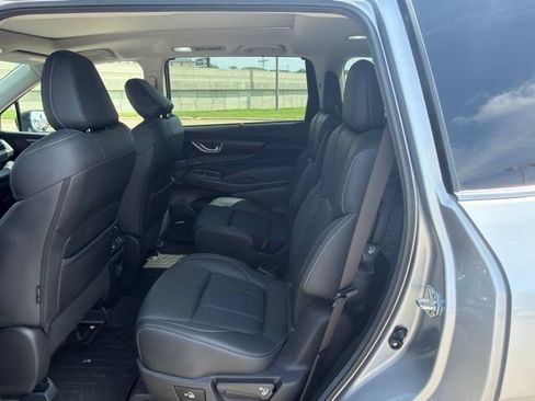 Used 2024 Subaru Ascent Touring AWD/4WD image 6