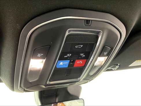 Used 2022 Jeep Wagoneer Series II AWD/4WD image 37