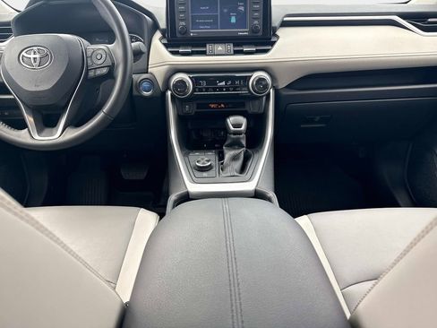 Used 2022 Toyota RAV4 XLE Premium image 13