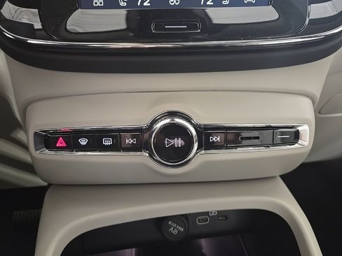 New 2026 Volvo XC40 B5 Ultra w/ Climate Package image 16