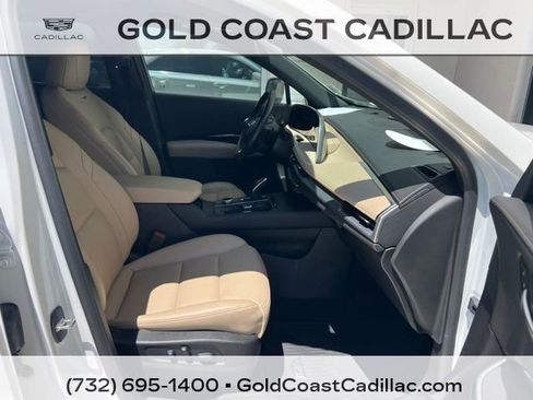 Certified 2024 Cadillac XT4 Luxury w/ Cold Weather Package FWD image 7