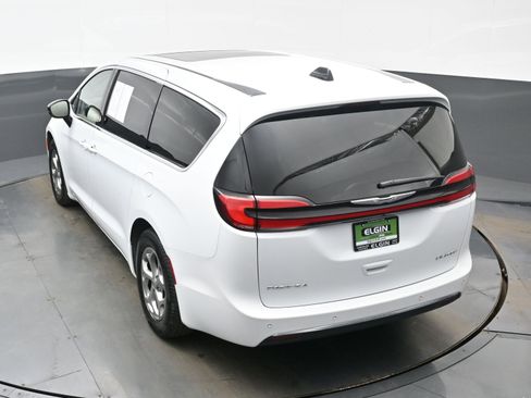 Used 2024 Chrysler Pacifica Limited image 36