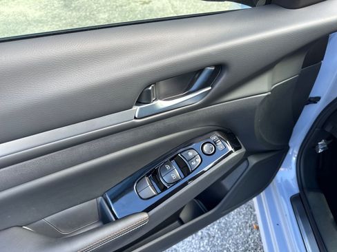 New 2025 Nissan Altima 2.5 SR image 13