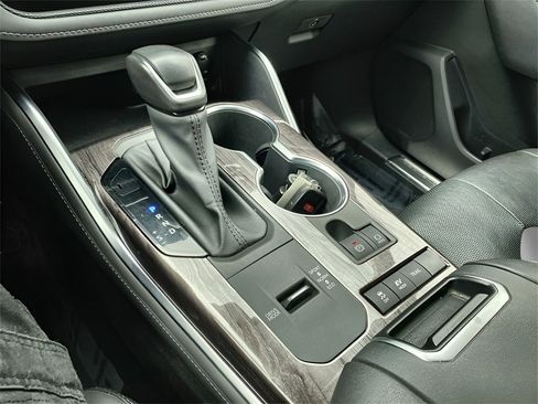 Used 2020 Toyota Highlander Platinum image 21