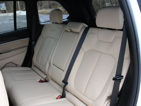 New 2025 Jeep Grand Cherokee Limited image 30