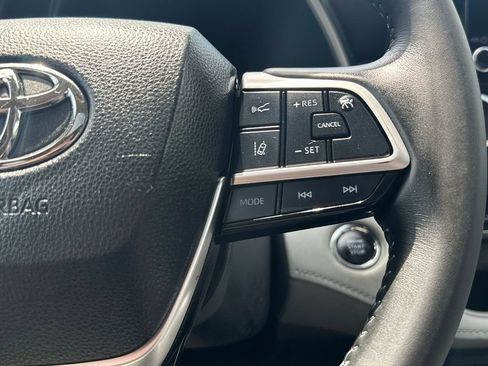 Used 2023 Toyota Highlander XLE AWD/4WD image 23