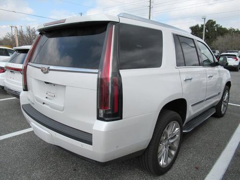 Used 2018 Cadillac Escalade Luxury image 4