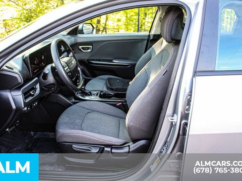 Used 2025 Kia K4 FWD image 16