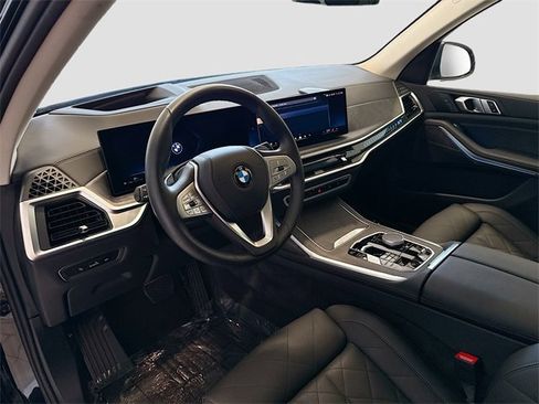 Used 2025 BMW X7 xDrive40i w/ Climate Comfort Package image 8
