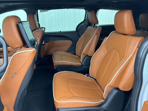 New 2026 Chrysler Pacifica Pinnacle w/ Trailer Tow Group image 16