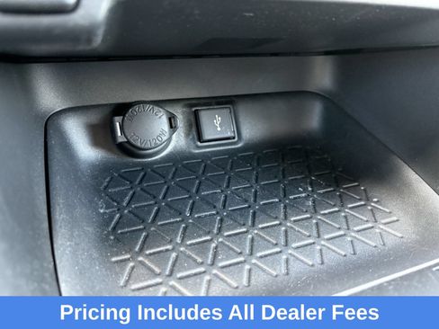 Used 2021 Toyota RAV4 XLE AWD/4WD image 21