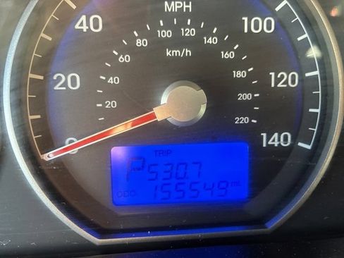 Used 2012 Hyundai Santa Fe GLS FWD image 6