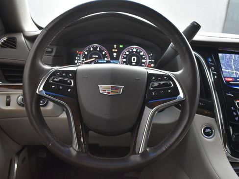 Used 2015 Cadillac Escalade Luxury image 14