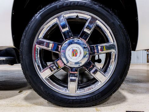 Used 2007 Cadillac Escalade EXT w/ Information Package image 16