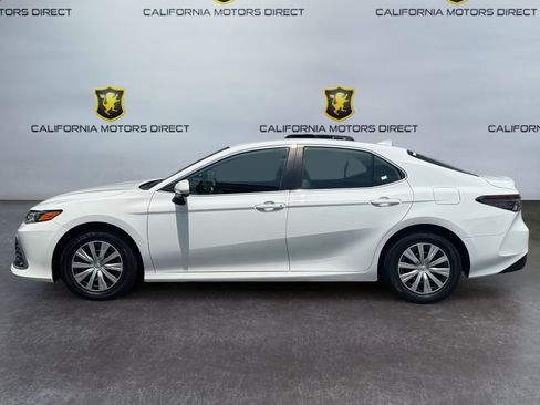 Used 2022 Toyota Camry LE FWD image 2