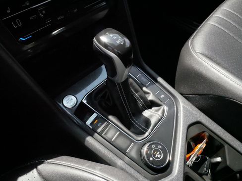 Used 2023 Volkswagen Tiguan SE R-Line AWD/4WD image 24