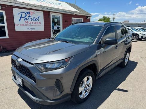 Used 2021 Toyota RAV4 LE AWD/4WD image 1