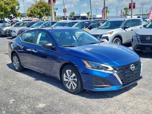 Certified 2024 Nissan Altima 2.5 S FWD image 3