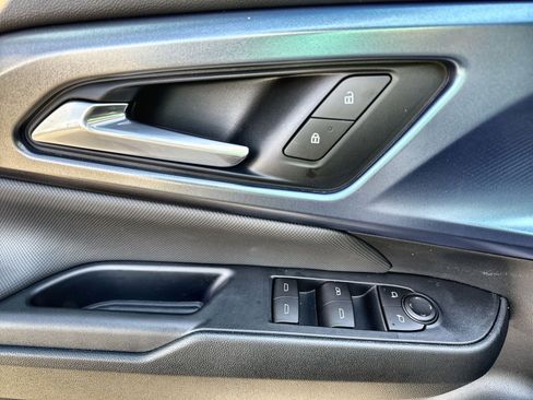 New 2026 Chevrolet Equinox EV LT image 15