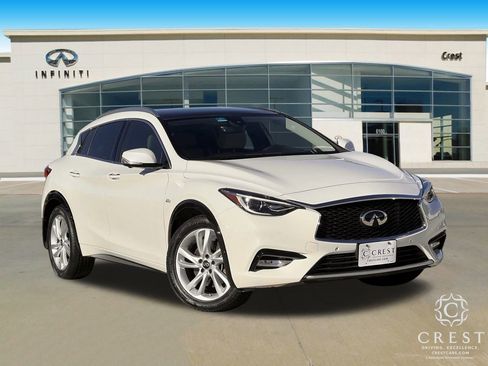 Used 2019 INFINITI QX30 w/ Cargo Package image 2