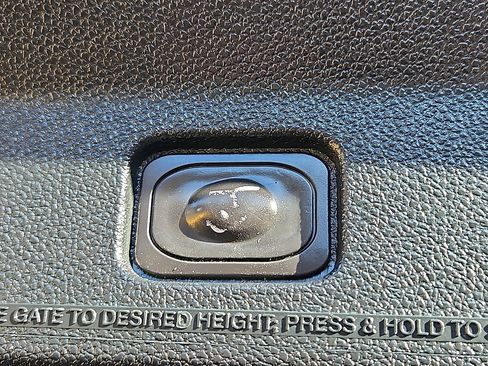 Used 2019 Ford Explorer XLT w/ Equipment Group 202A image 29