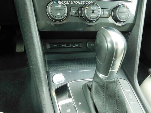 Used 2019 Volkswagen Tiguan SEL image 12