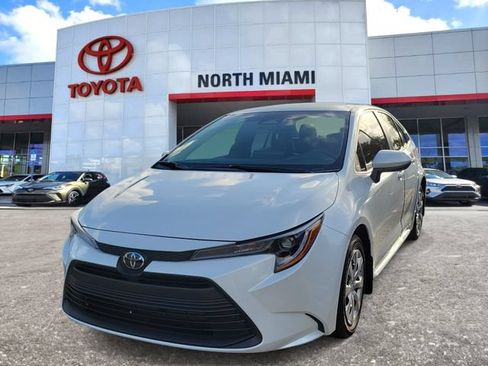 Used 2026 Toyota Corolla LE FWD image 2