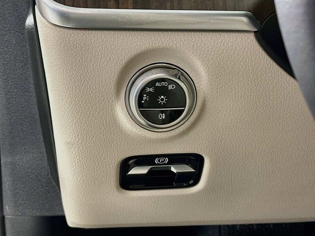 Certified 2026 Mercedes-Benz C 300 Sedan image 10