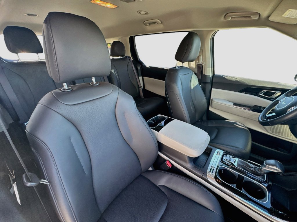 Certified 2024 Kia Carnival SX FWD image 33