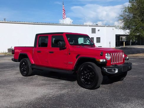 Used 2023 Jeep Gladiator Overland AWD/4WD image 2