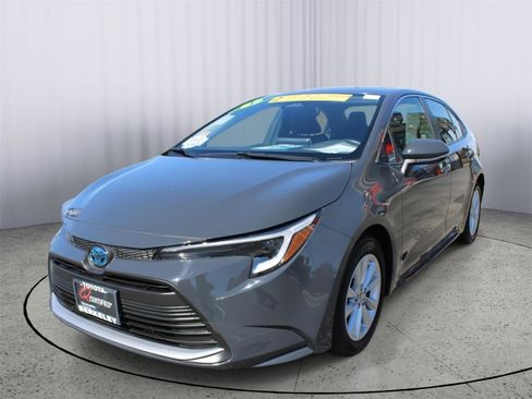 Used 2023 Toyota Corolla XLE image 4