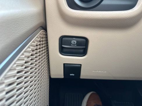 Used 2022 Jeep Grand Cherokee Limited image 31