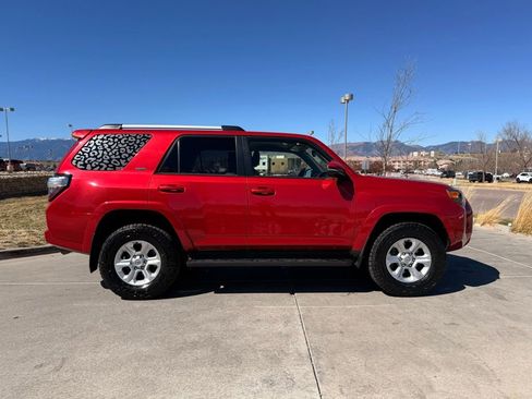 Used 2022 Toyota 4Runner SR5 Premium AWD/4WD image 11